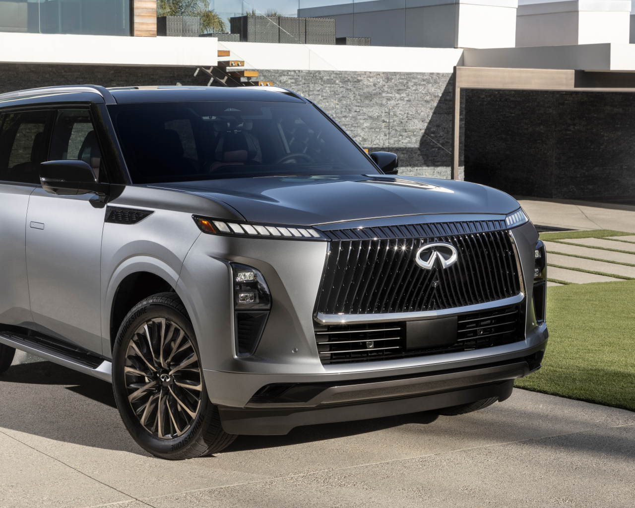 Серебристый внедорожник  Infiniti QX80 Autograph AWD 2025 года