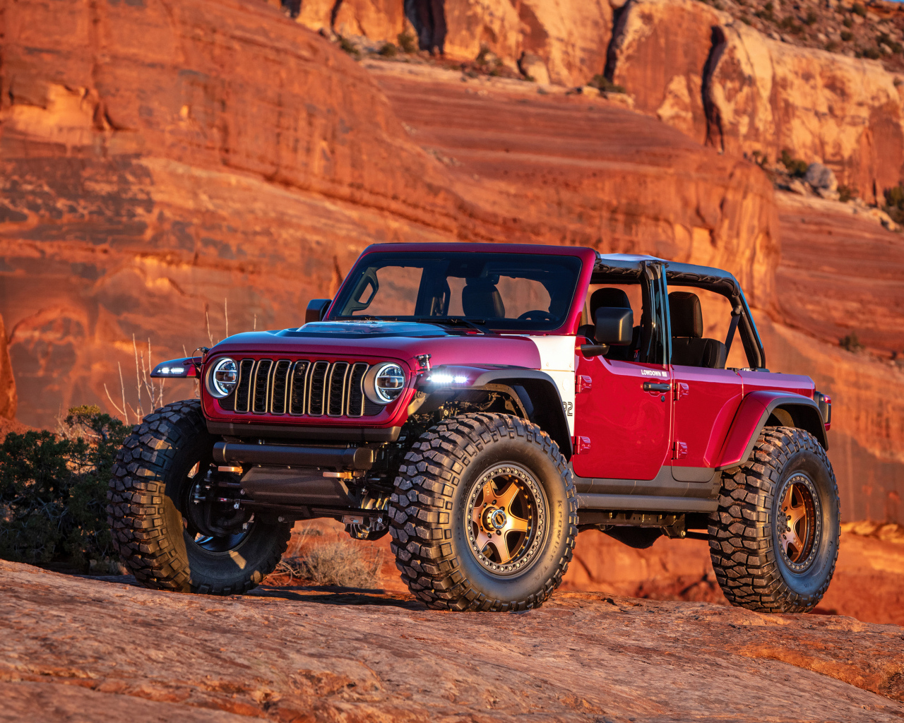 Автомобиль Jeep Low Down Concept 2024 года в горах