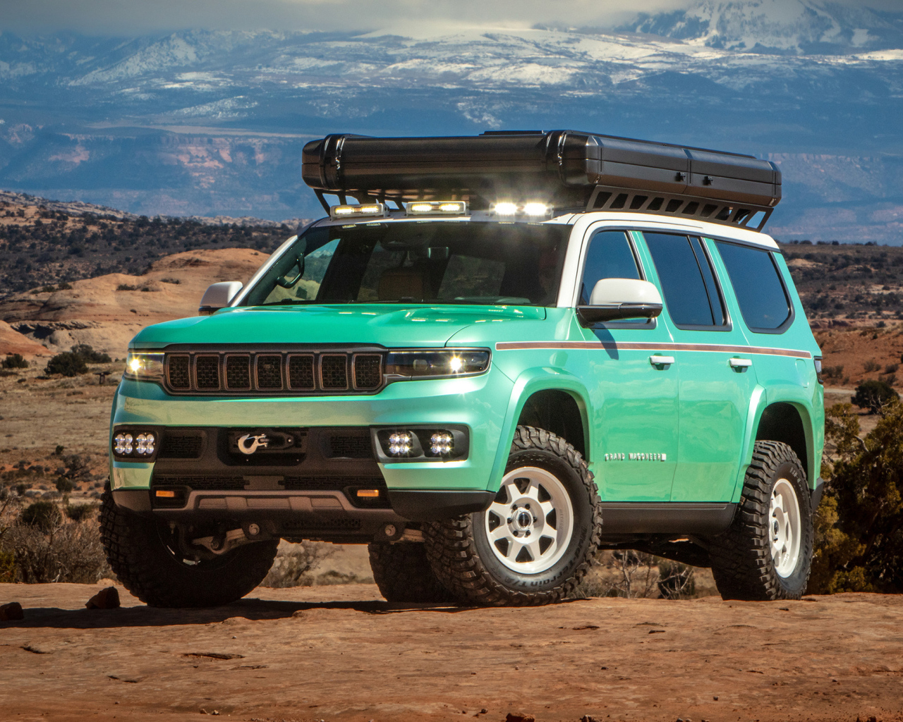 Зеленый внедорожник Jeep Vacationeer Concept 2024 года