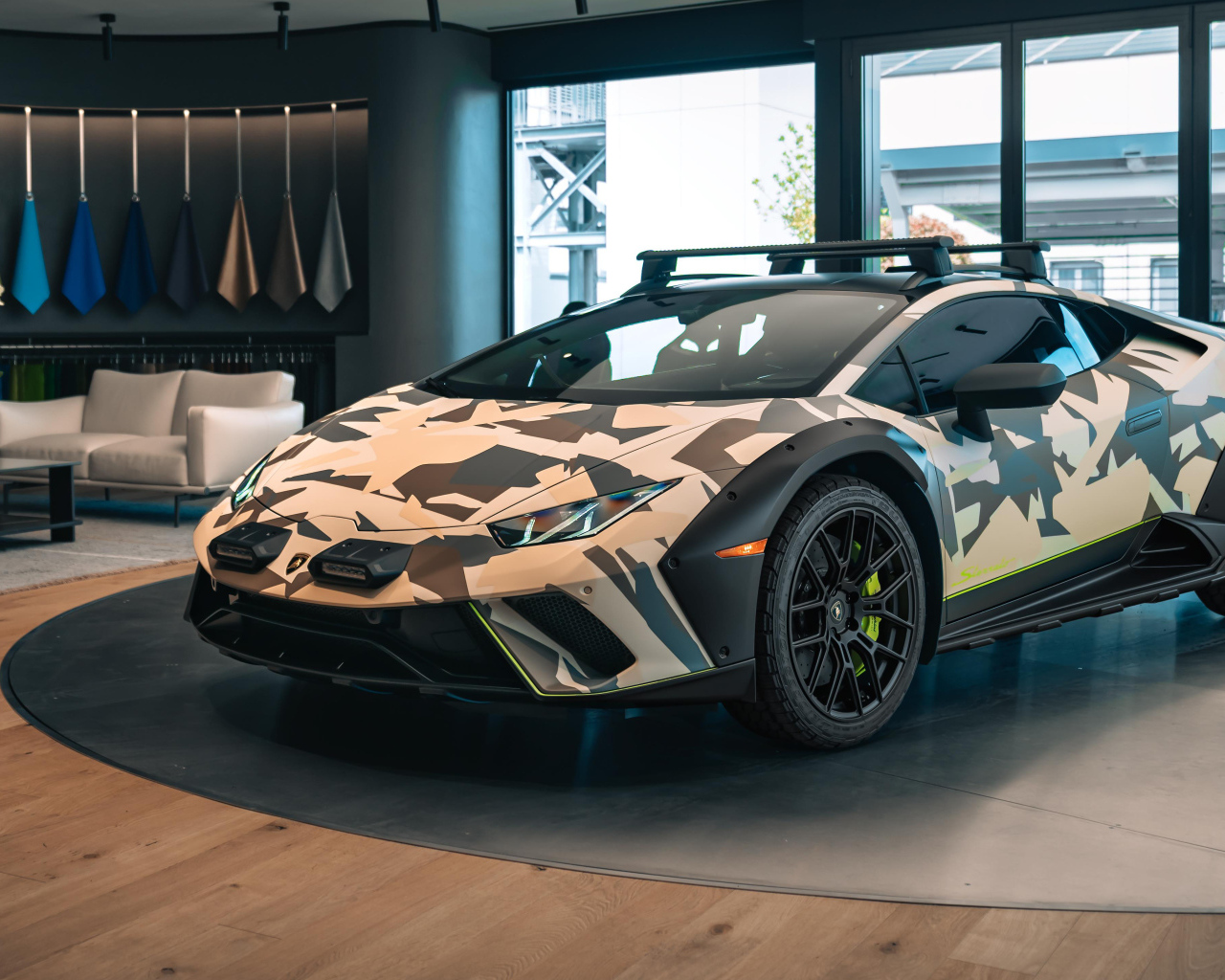 Автомобиль  Lamborghini Huracán Sterrato All-Terrain Ad Personam 2024  года в доме