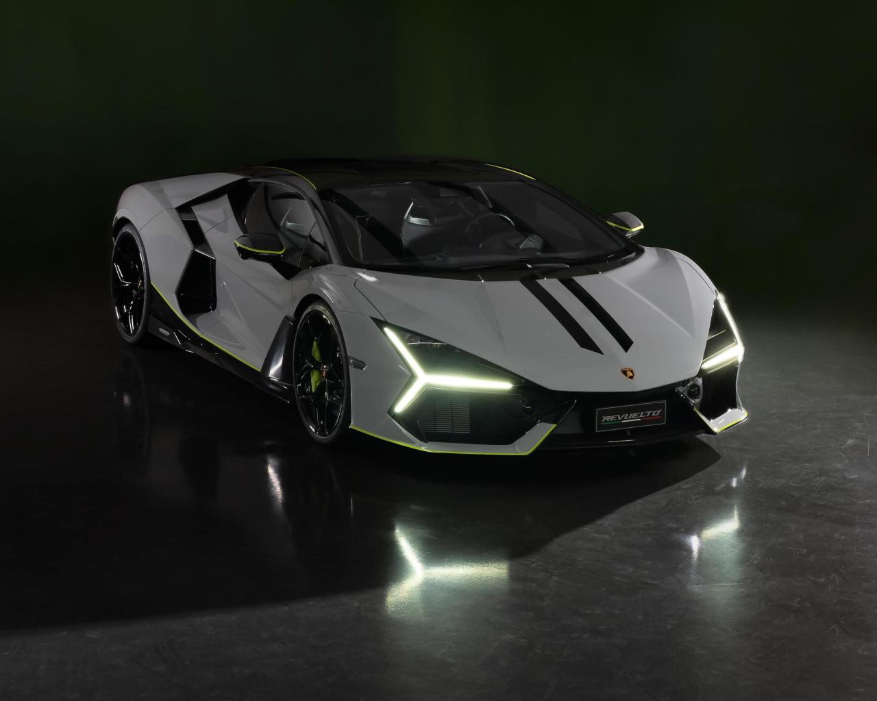 Новый автомобиль  Lamborghini Revuelto At Lamborghini Arena 2024 года
