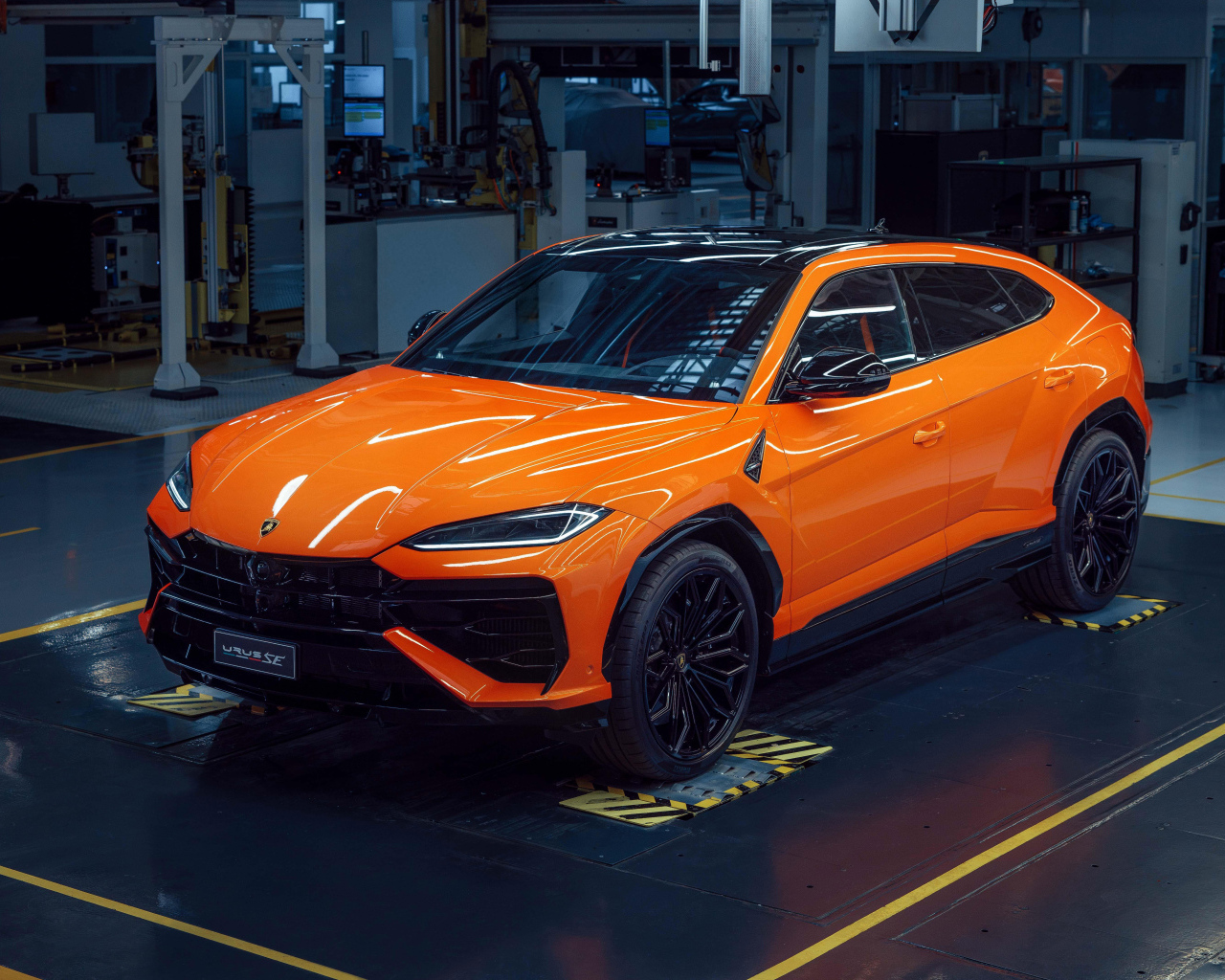 Презентация внедорожника  Lamborghini Urus SE Plug-In Hybrid