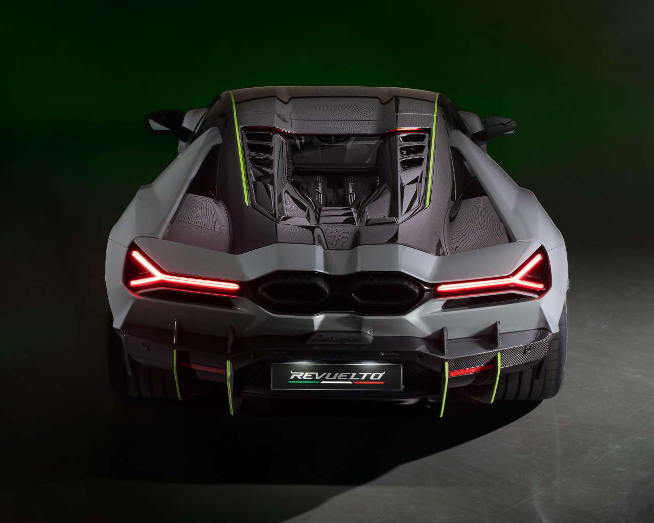 Вид сзади на автомобиль Lamborghini Revuelto At Lamborghini Arena 2024