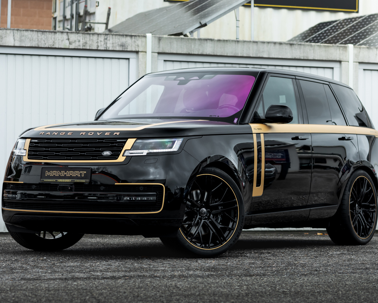 Черный внедорожник  Range Rover Sport P530