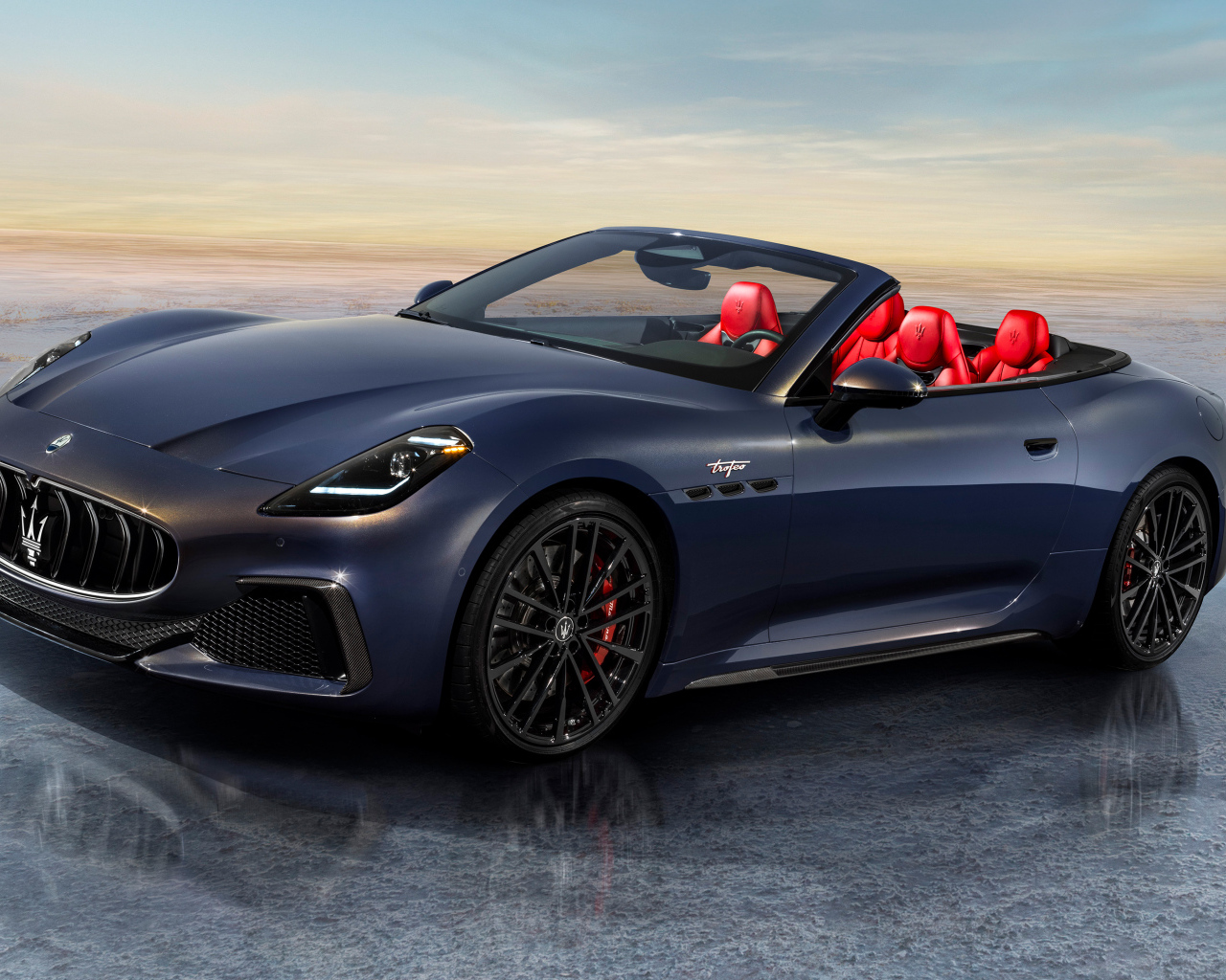 Дорогой автомобиль Maserati GranCabrio Trofeo 2024 года