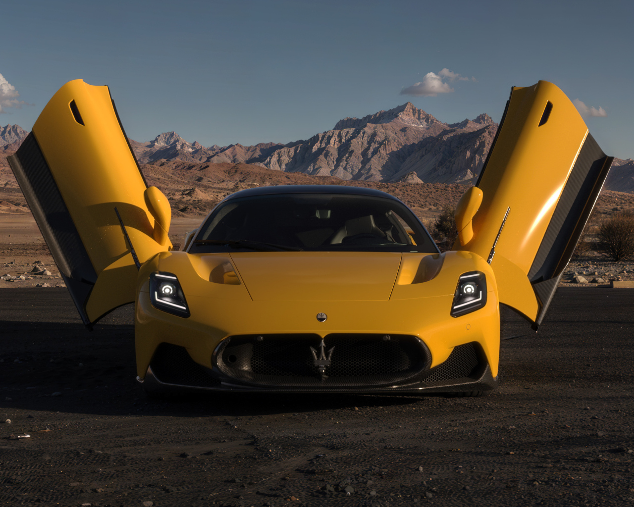 Желтый спорткар Maserati MC20 с открытыми дверями