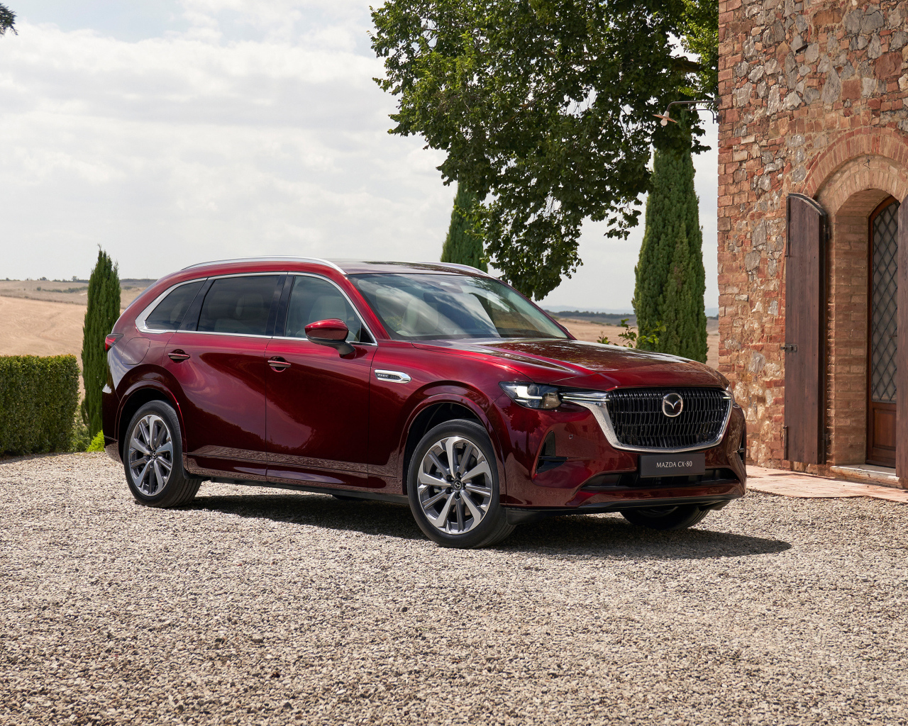 Бордовый автомобиль  Mazda CX-80 E-Skyactiv PHEV AWD 2024 года