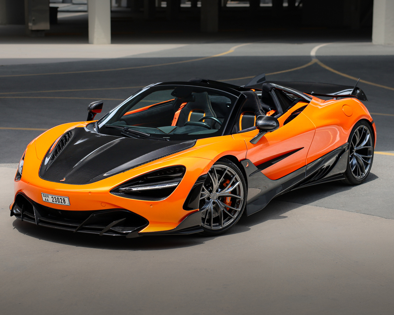 Оранжевый автомобиль TopCar McLaren 720S Spider Fury