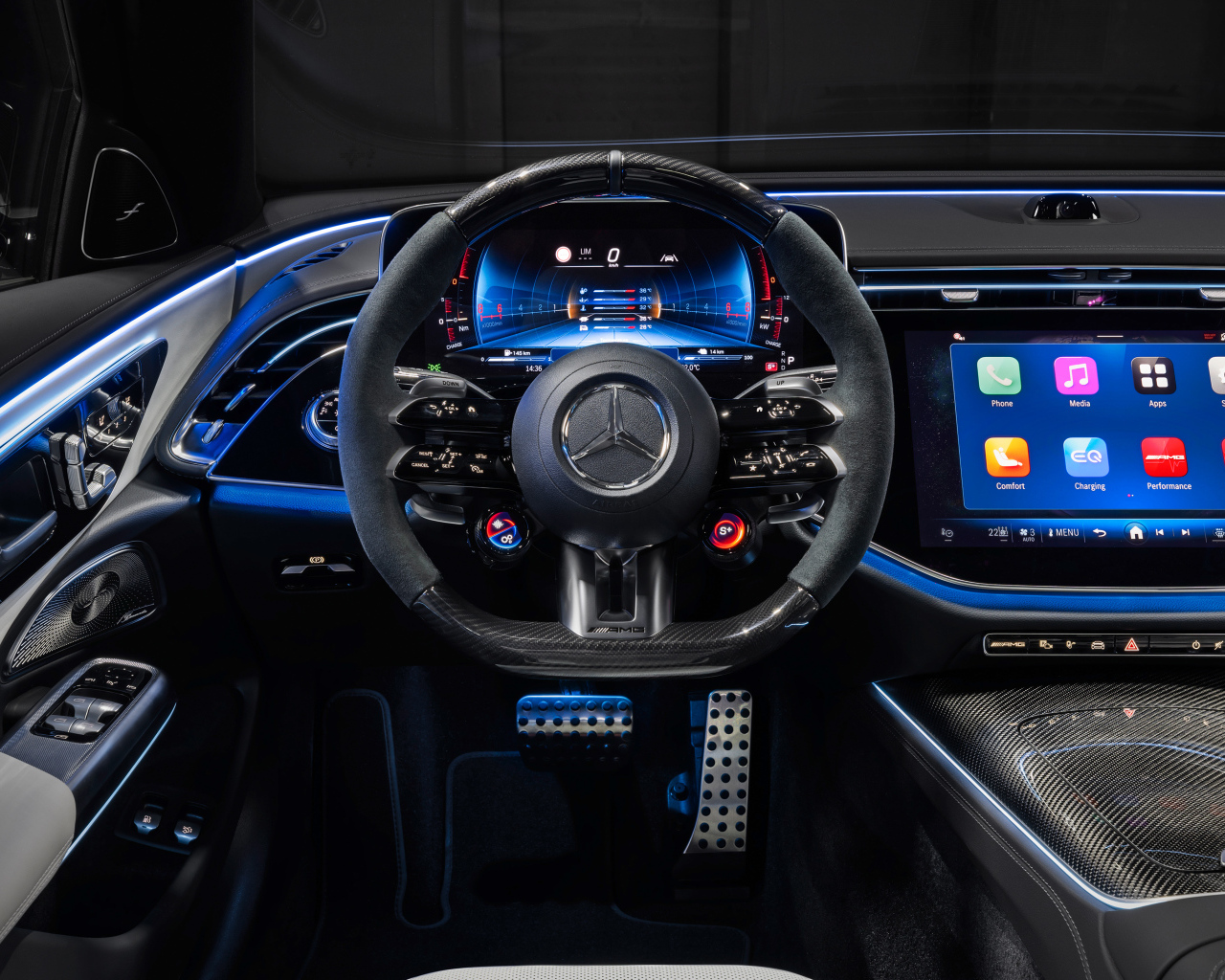 Дорогой кожаный салон автомобиля Mercedes-AMG E 53 HYBRID 4MATIC+ 2024 года