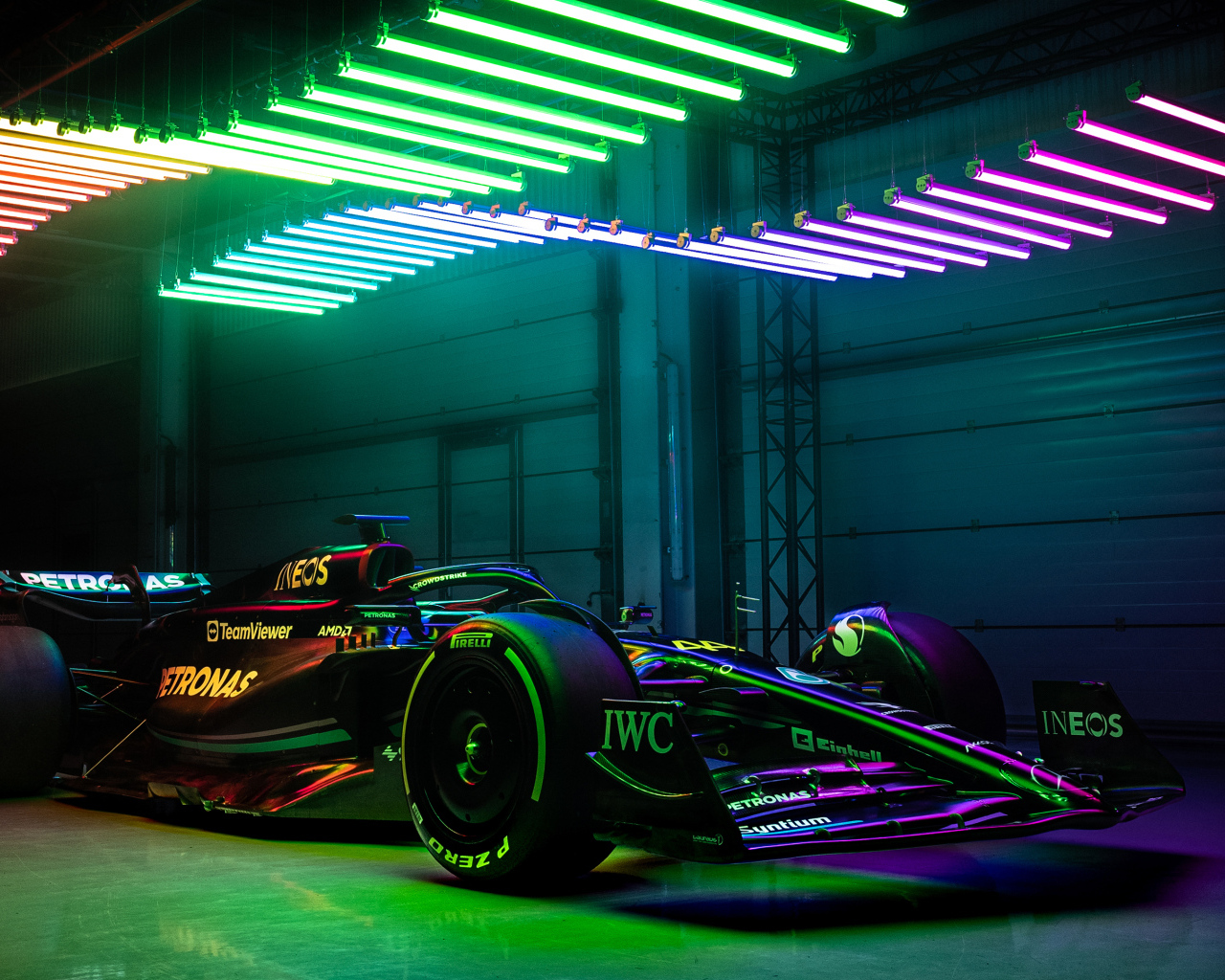 Гоночный автомобиль Mercedes-AMG F1 W14