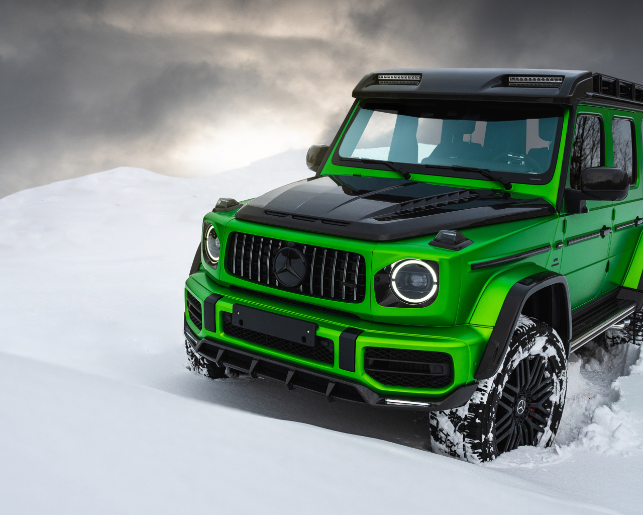 Внедорожник Mercedes-AMG G 63 Inferno 4x4 на снегу