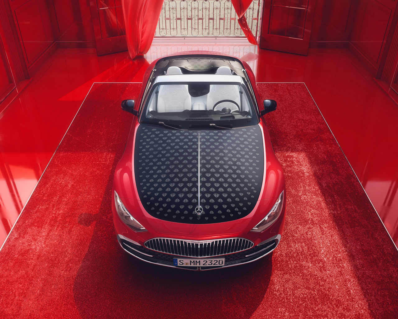 Вид сверху на автомобиль Mercedes-Maybach SL 680 Monogram Series 2024  года