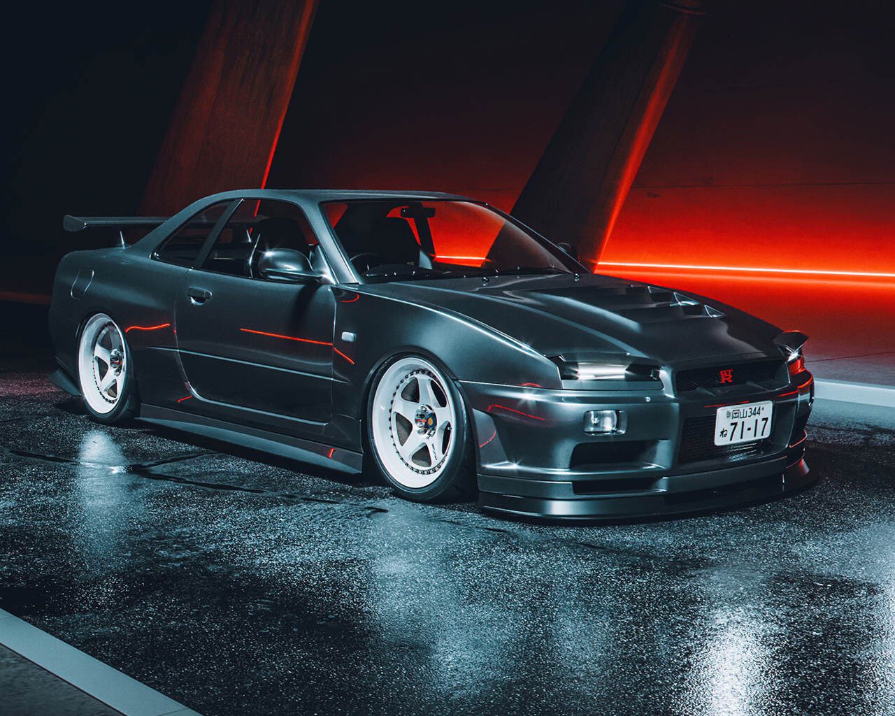 Черный автомобиль Nissan Skyline GTR R34