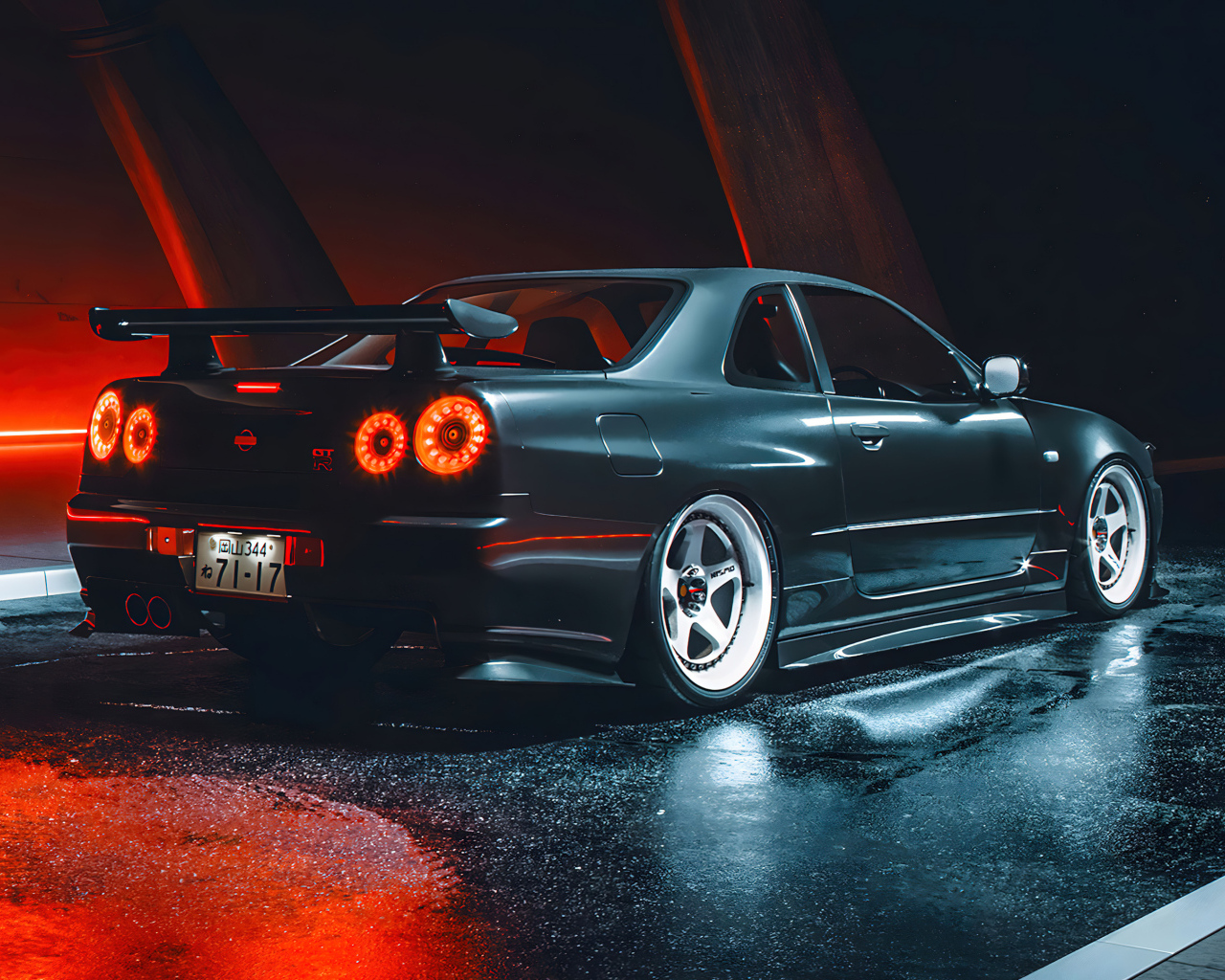 Черный автомобиль Nissan Skyline GTR R35 вид сзади