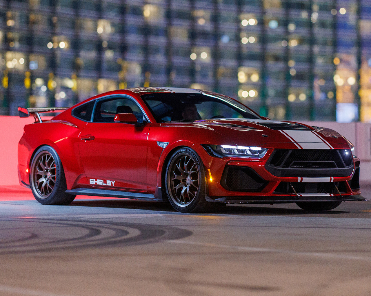 Красный автомобиль  Shelby Super Snake 2024 года