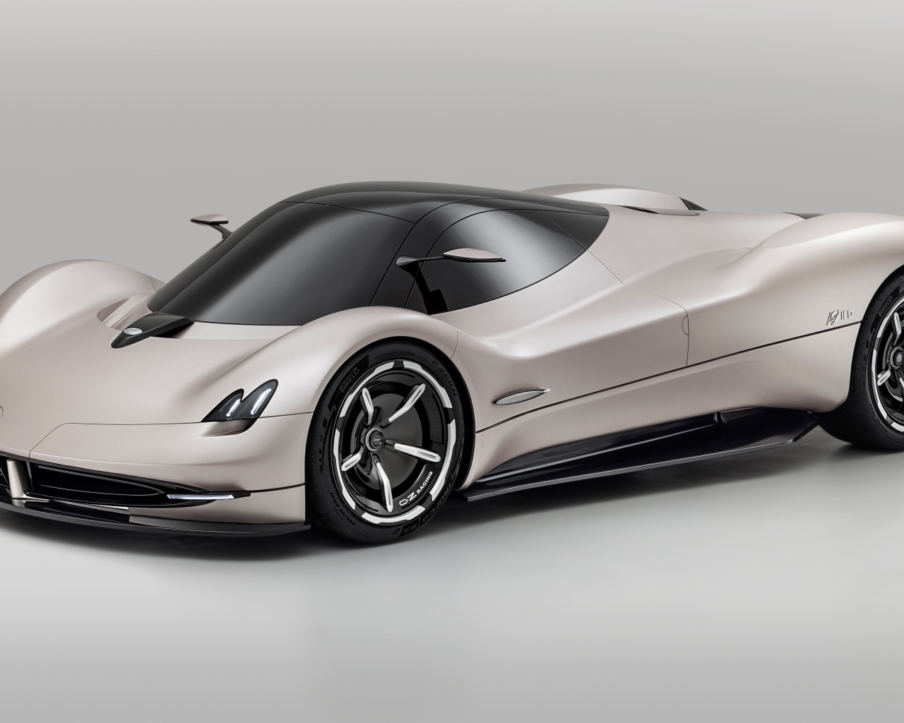 Автомобиль Pagani Alisea By IED 2024 года на сером фоне
