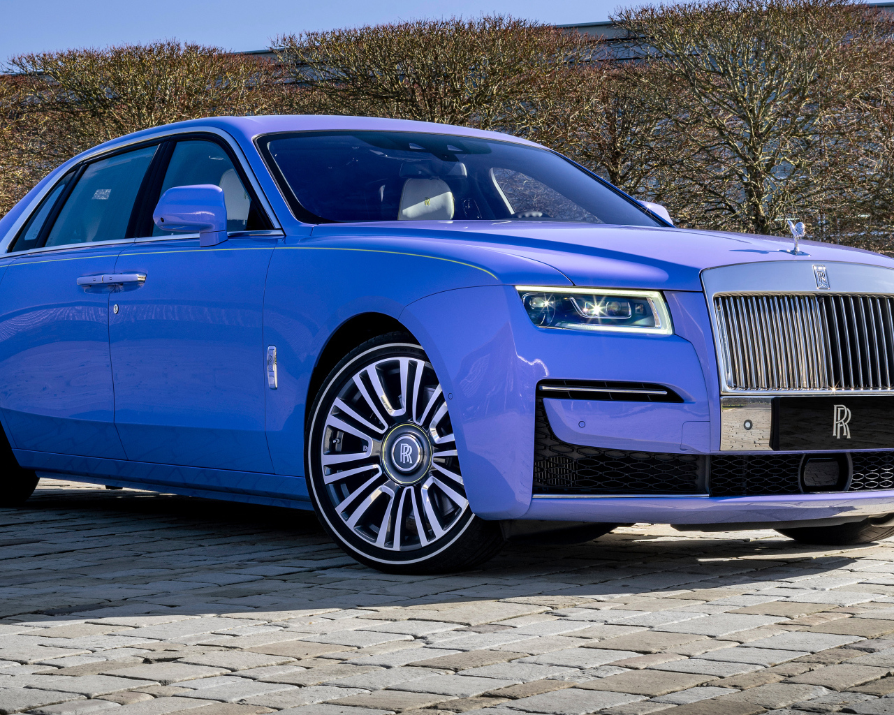 Дорогой автомобиль Rolls-Royce Ghost Extended Expressionism 2024 года