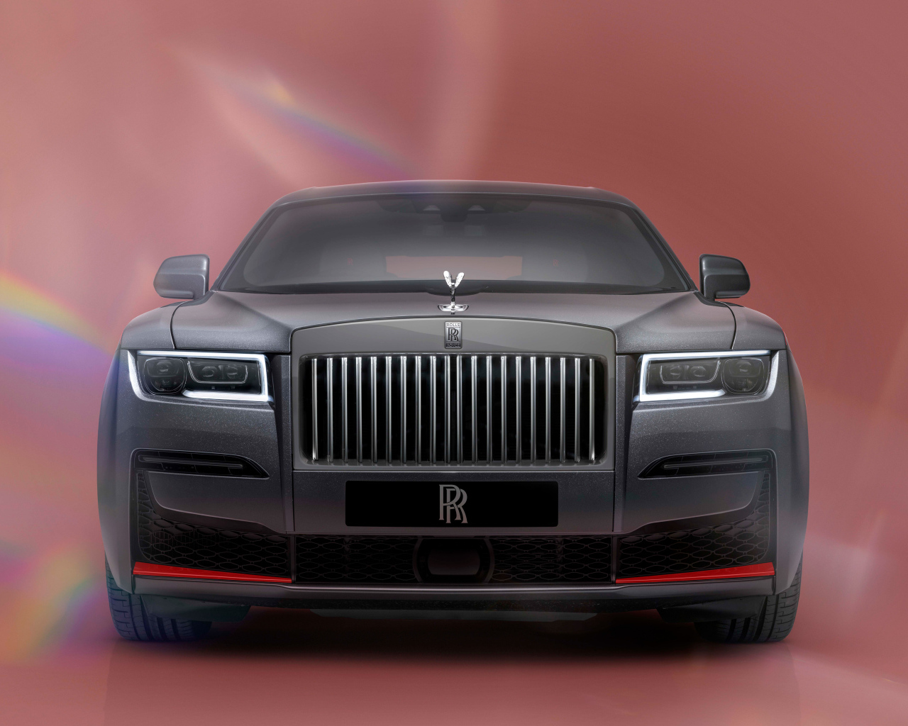 Дорогой автомобиль Rolls-Royce Ghost Prism  вид спереди