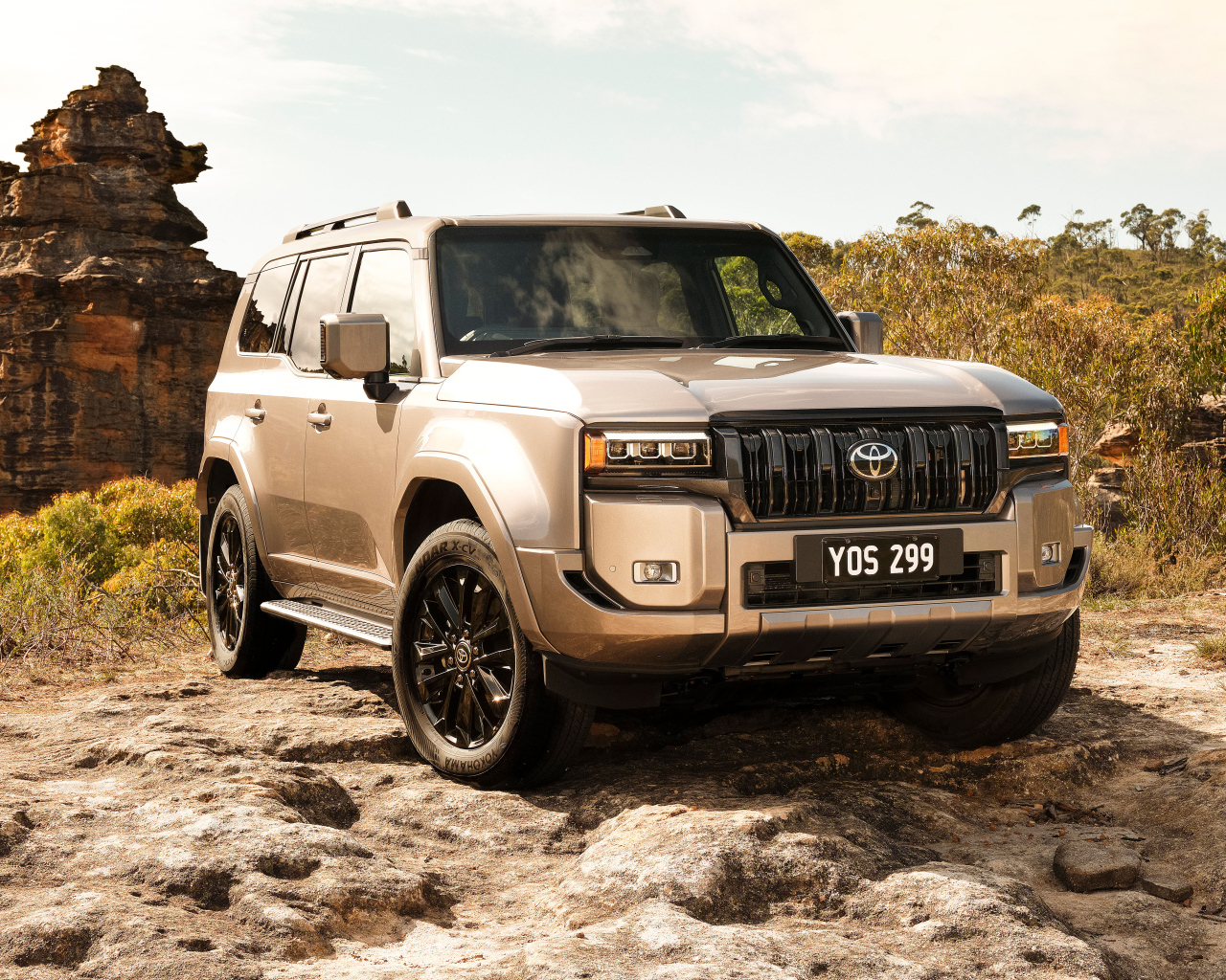Большой внедорожник Toyota Land Cruiser Kakadu 2024 года