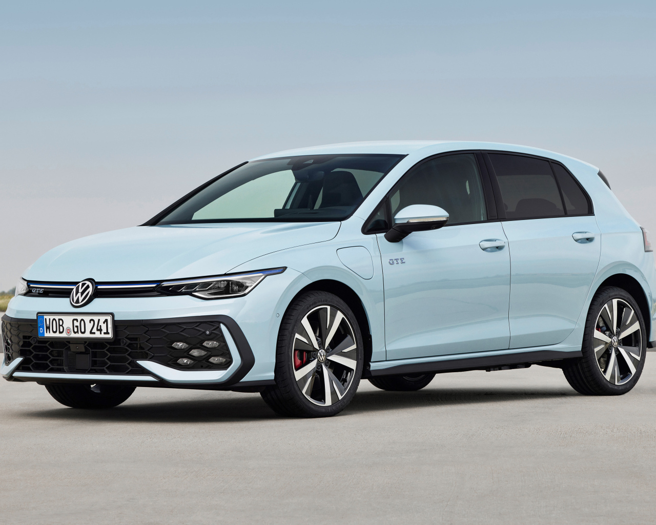 Новый автомобиль Volkswagen Golf GTE 2024 года