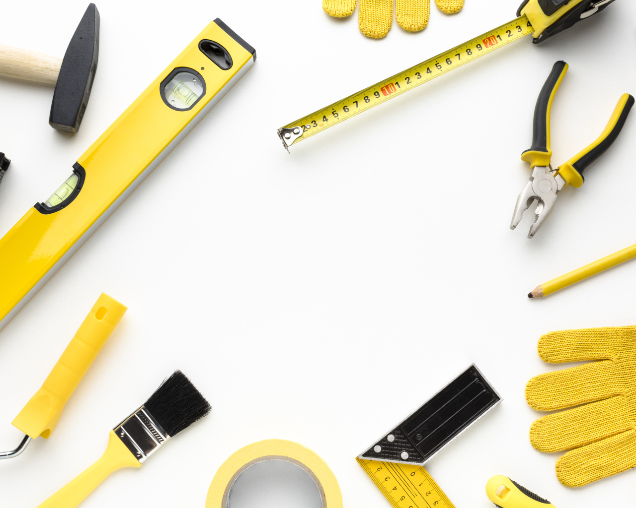 Инструменты маляра на белом фоне