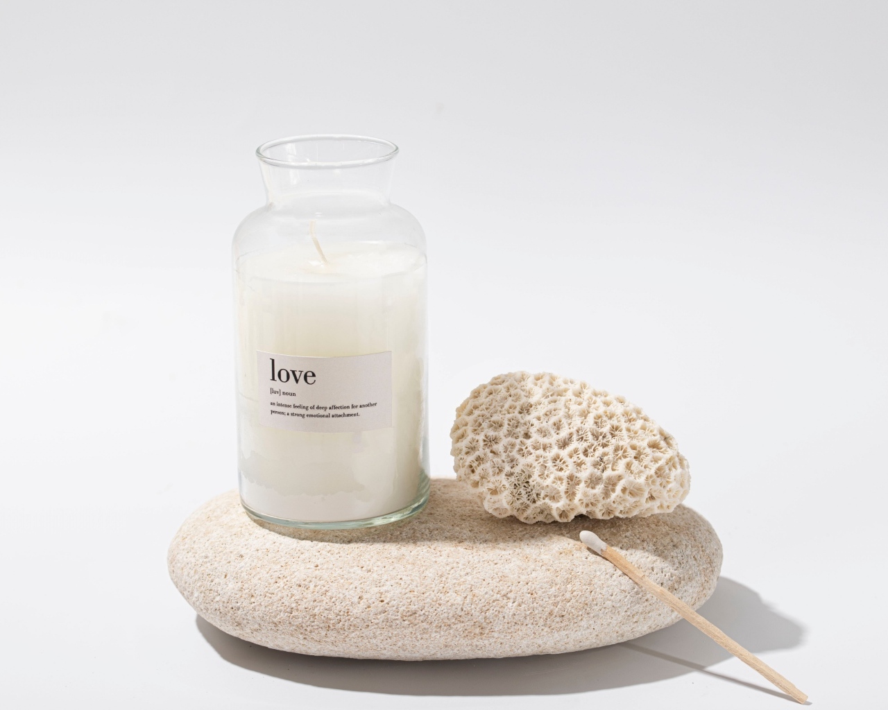 Камень, свеча и ароматическая палочка для СПА процедур