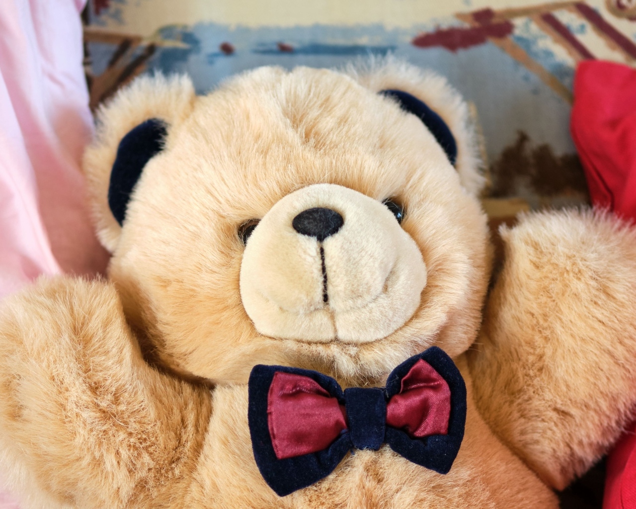 Плюшевый мишка с бабочкой 