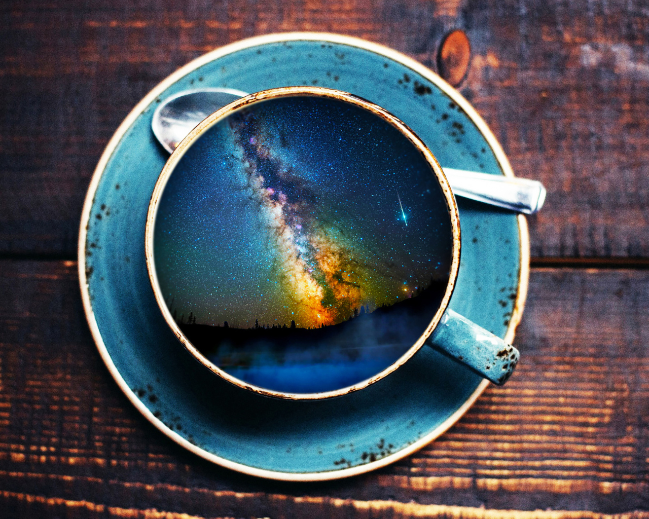 Млечный путь нарисован в чашке кофе