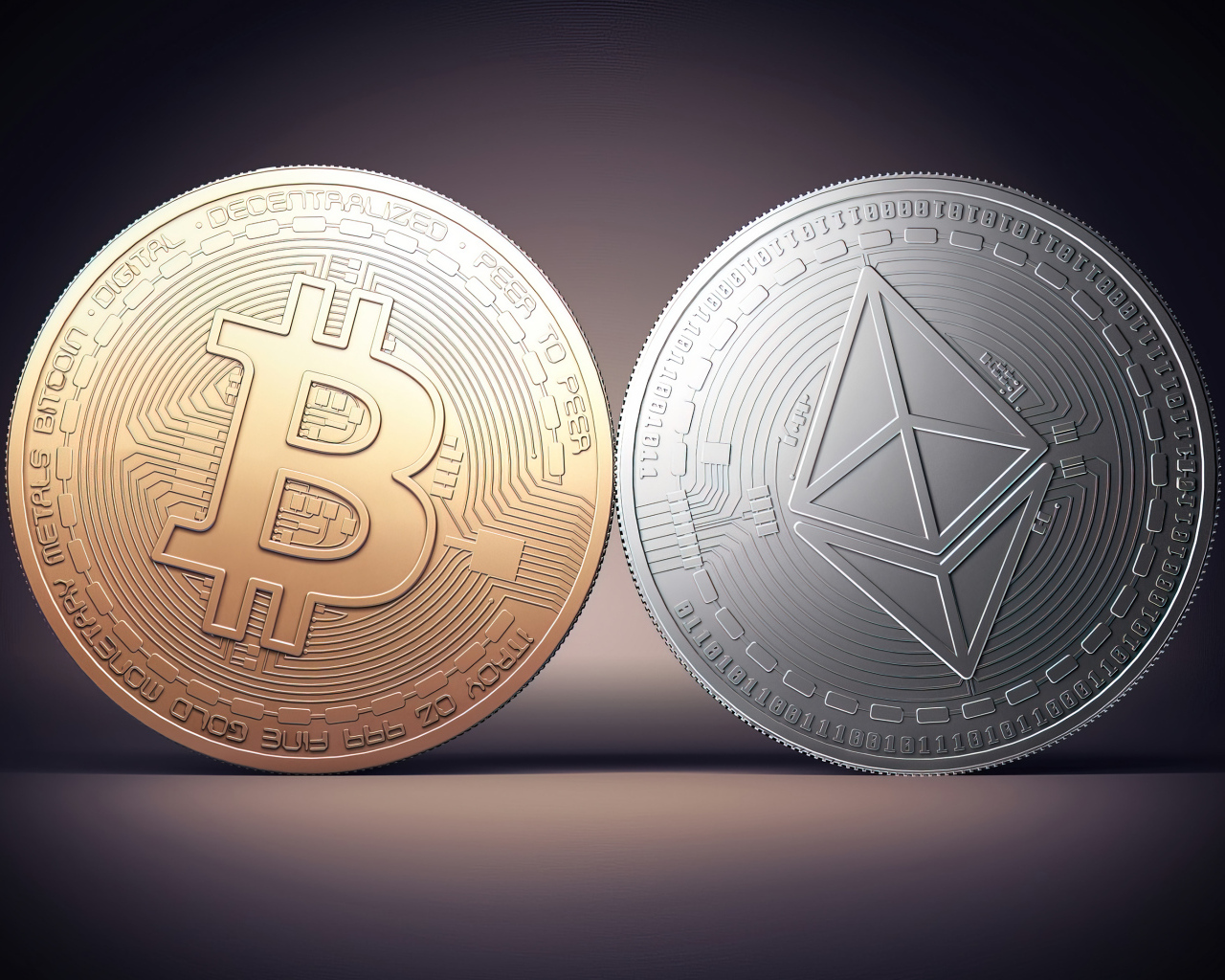 Криптовалюта bitcoin  и ethereum на сером фоне