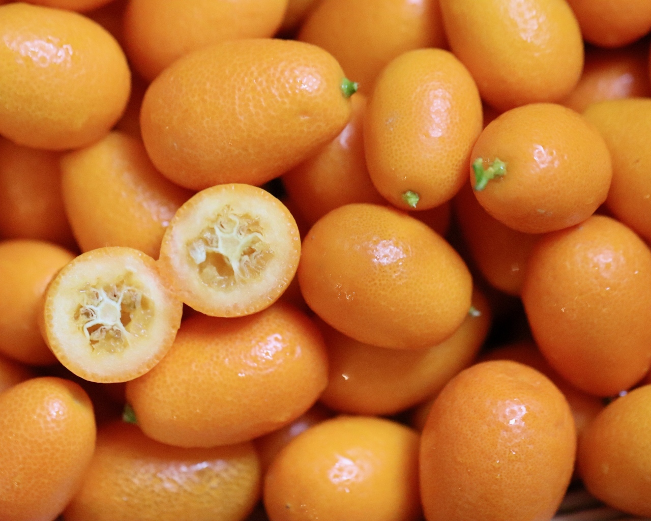 Оранжевые цитрусовые фрукты кумват