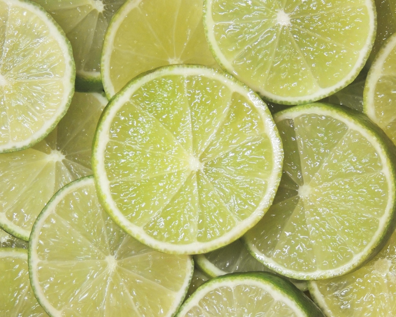 Кислый нарезанный лайм крупным планом