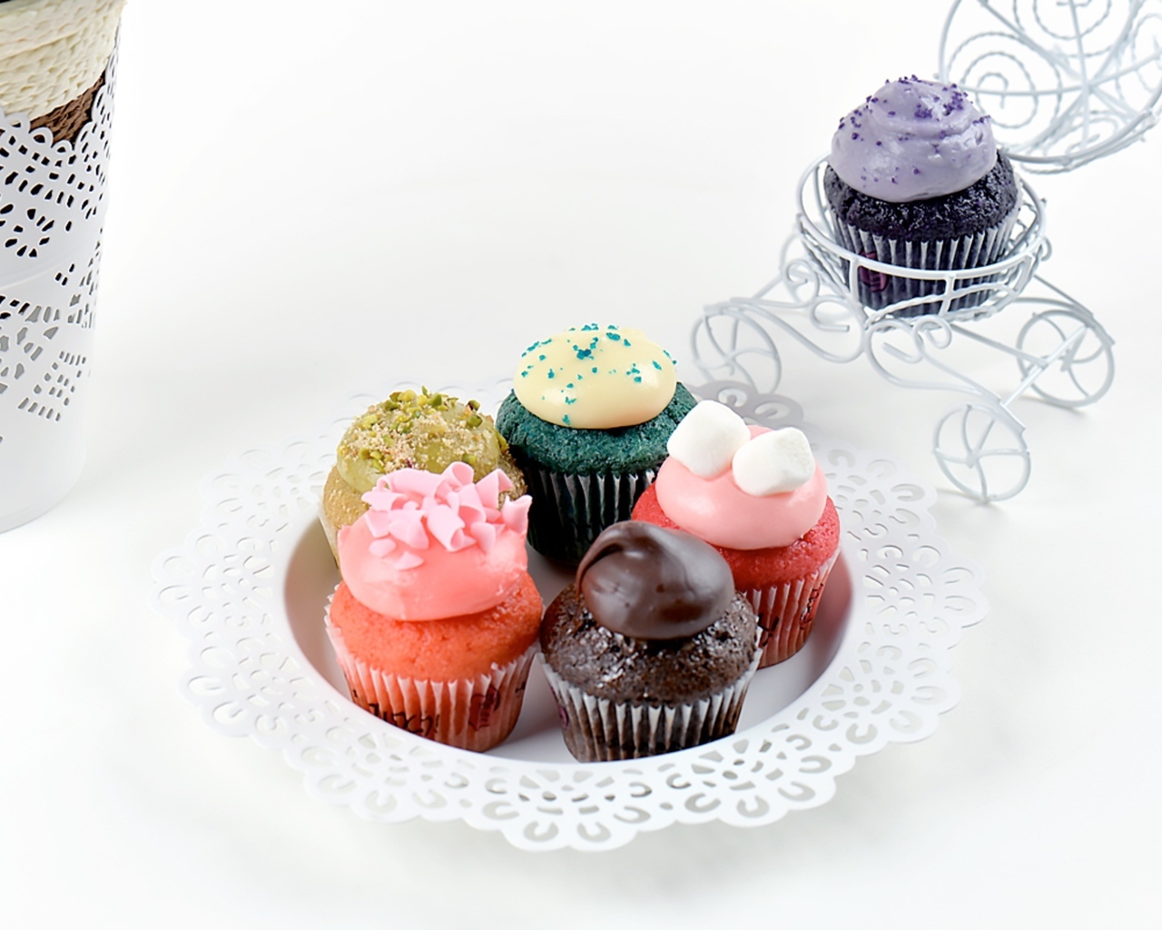 Аппетитные сладкие кексы с кремом