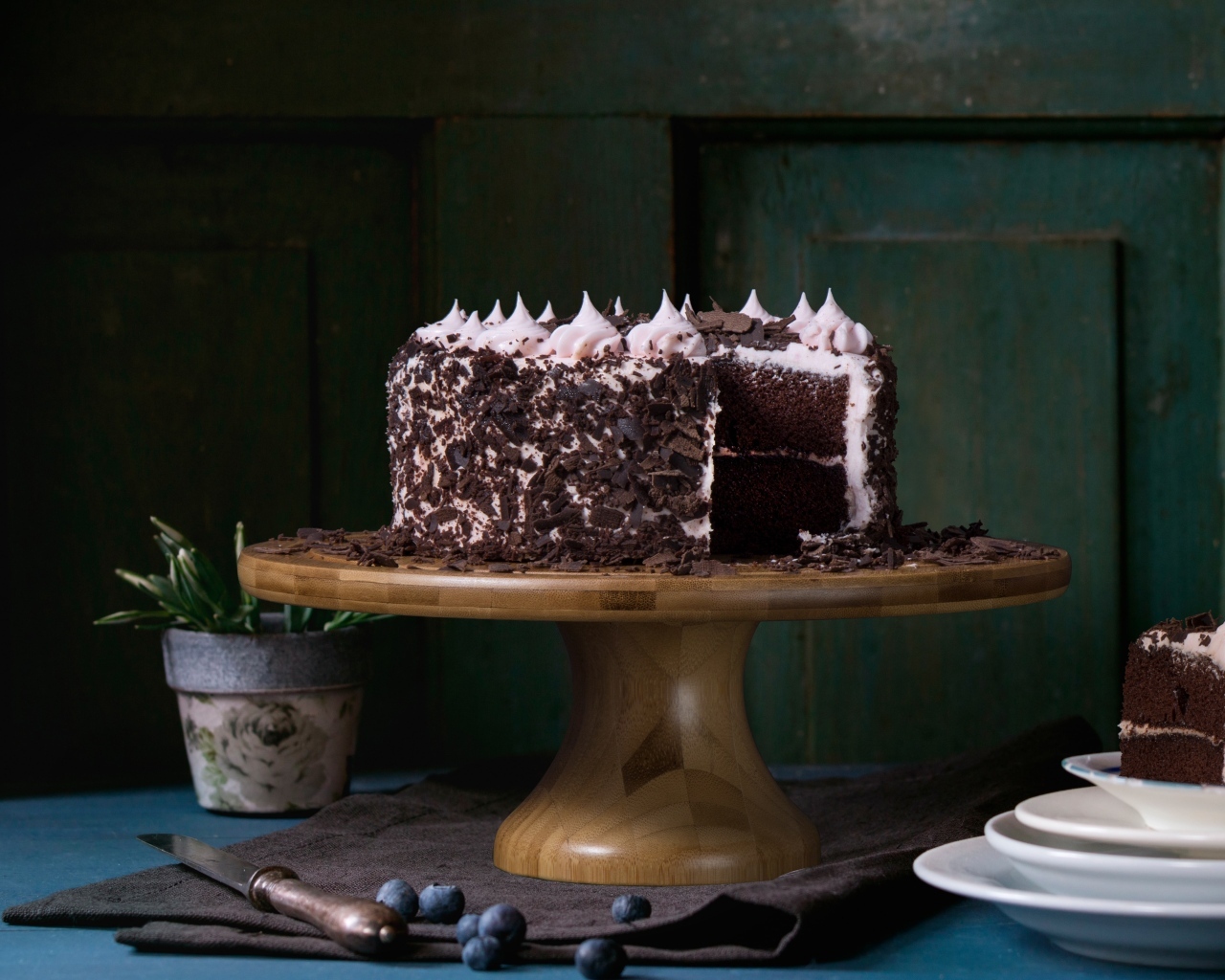 Торт с шоколадной крошкой и кремом