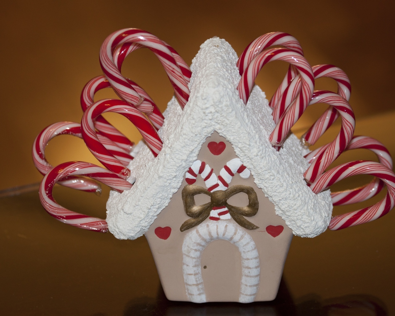 Рождественский домик с конфетами