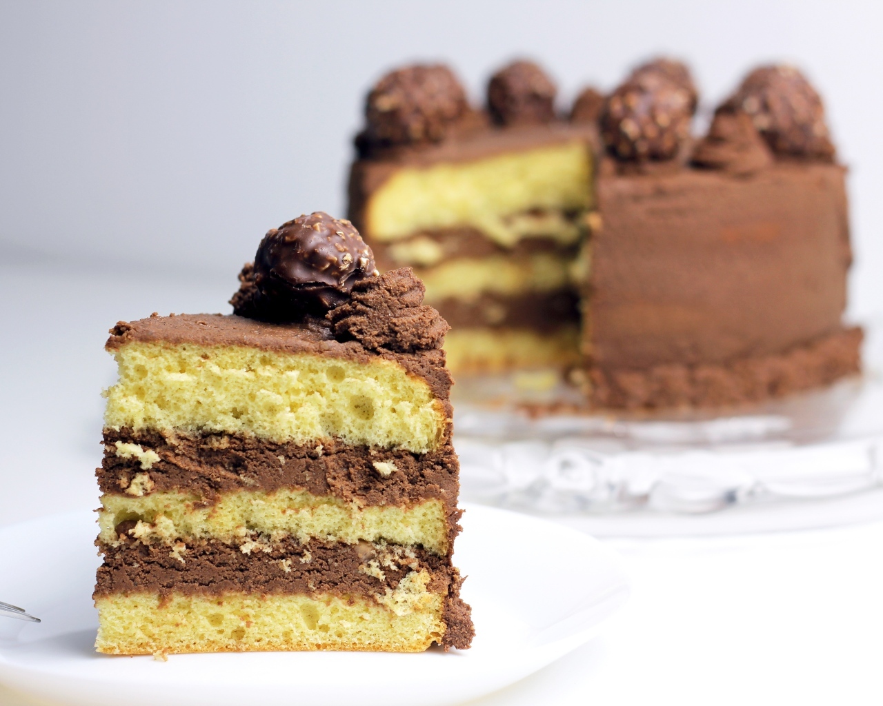 Вкусный шоколадный крем в торте