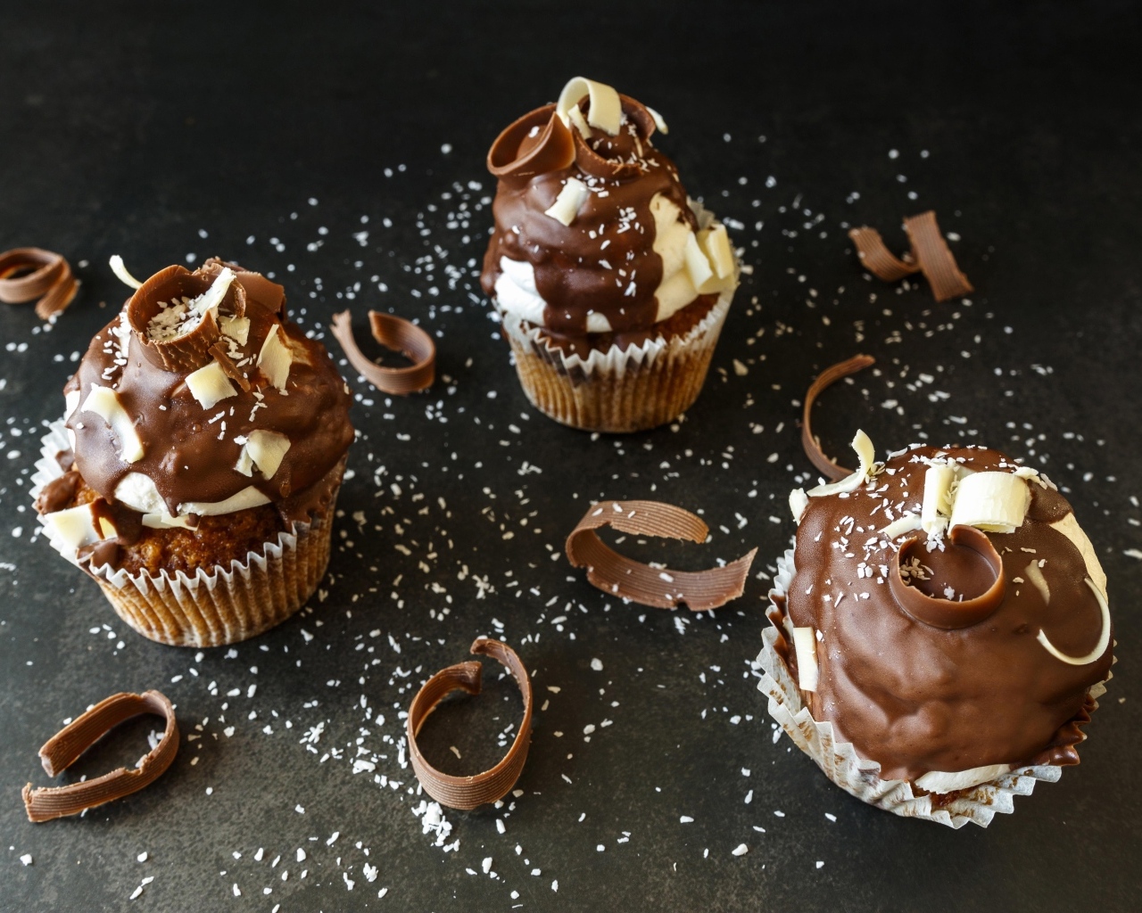 Аппетитные кексы с шоколадной стружкой