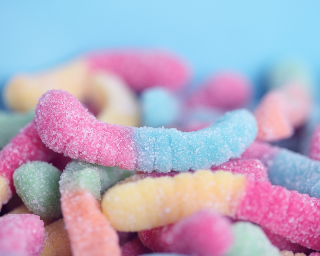 Разноцветные желейные червячки