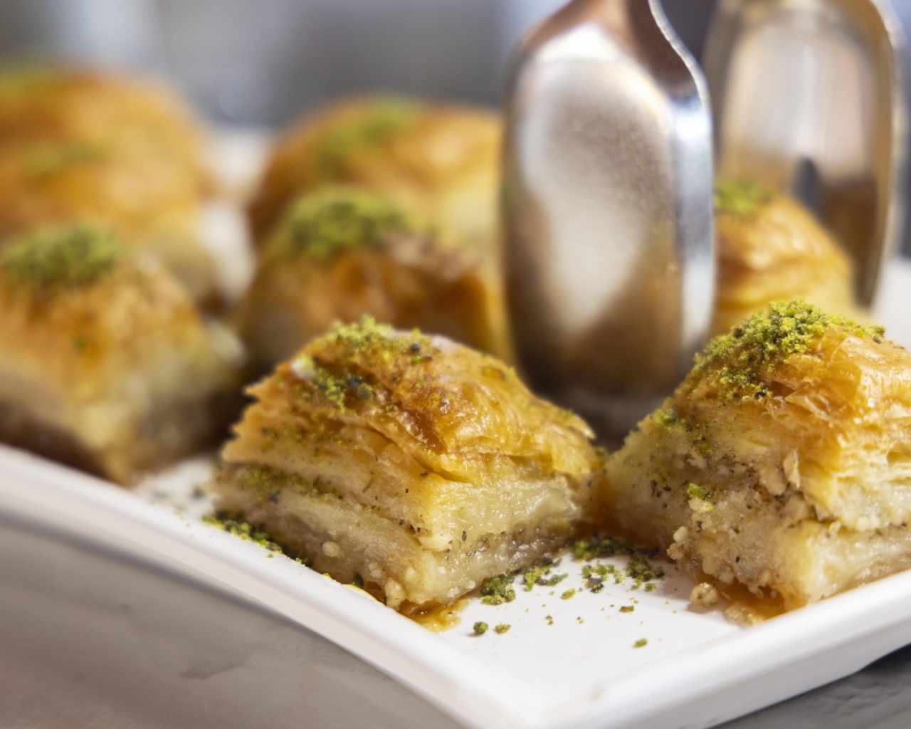 Кусочки сладкой медовой пахлавы