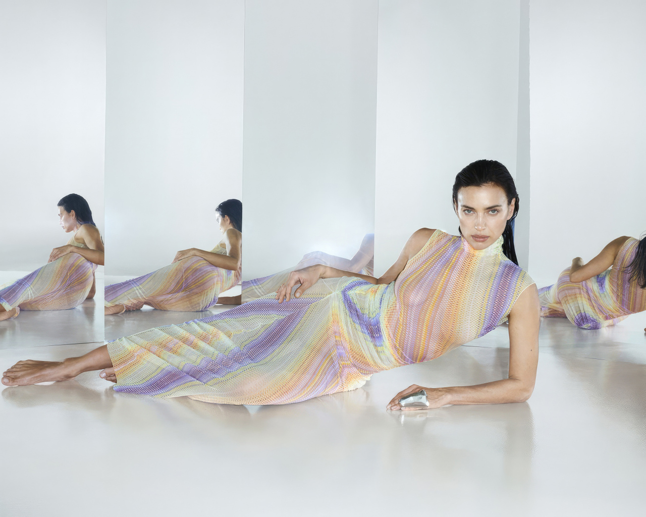 Модель Ирина Шейк в красивом платье