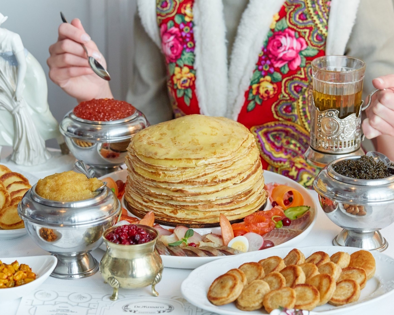 Блины и угощения на праздник Масленица