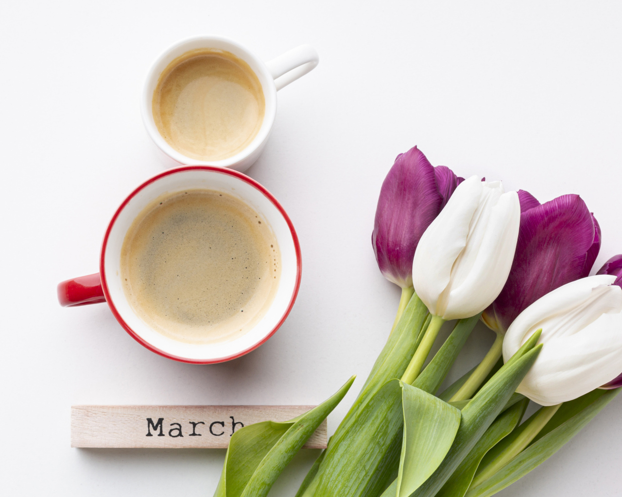 Букет тюльпанов и кофе для любимой на 8 марта