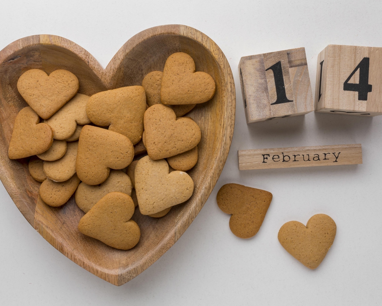 Печенье в форме сердца на 14 февраля