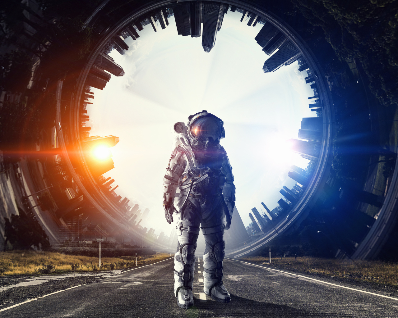 Мужчина астронавт с космическим кораблем на дороге