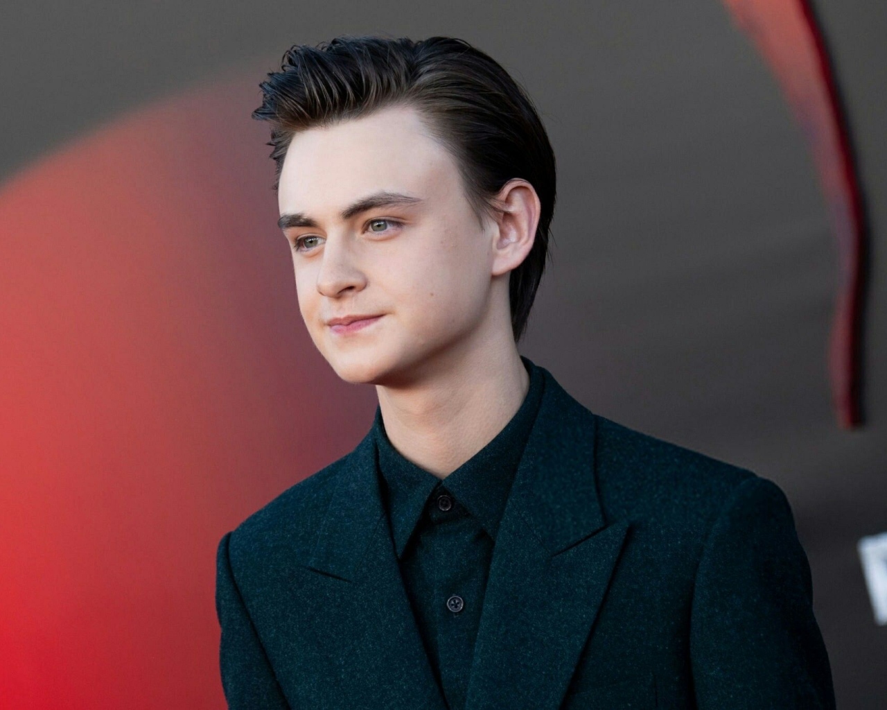 Молодой стильный актер Джейден Мартелл