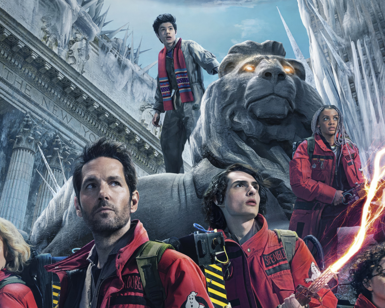 Главные герои фильма Охотники за привидениями: Леденящий ужас, крупным планом