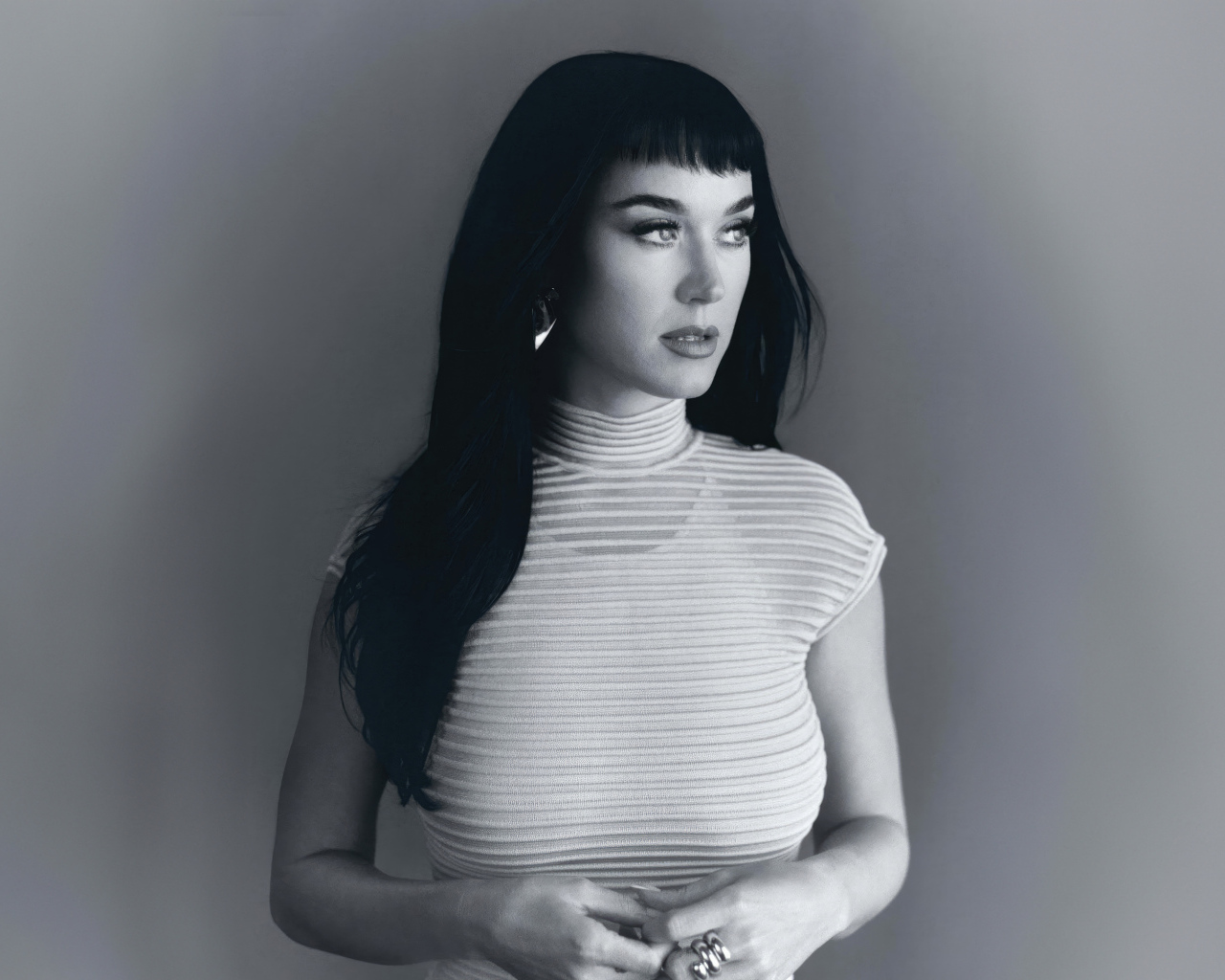 Американская певица Кэти Перри черно-белое фото