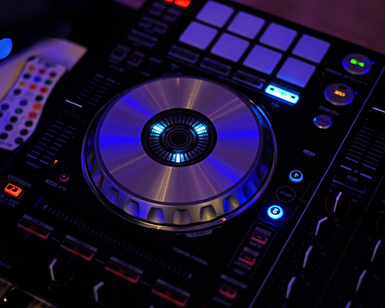 Инструмент диджейской установки