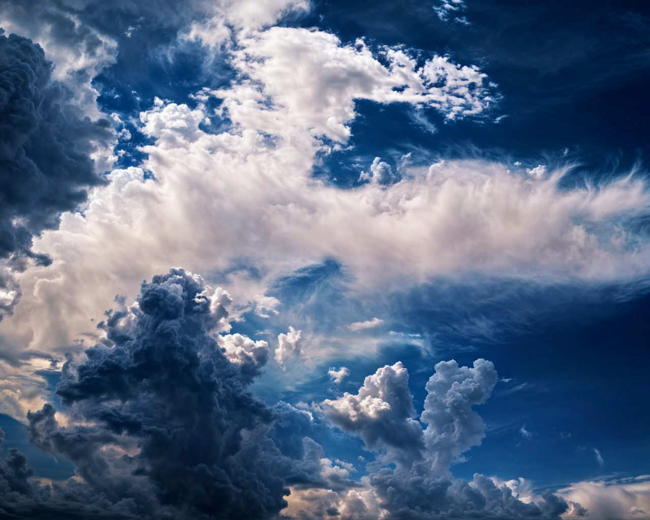 Красивые необычные облака в небе