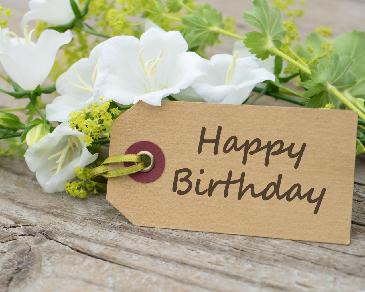 Букет белых цветов на день рождения