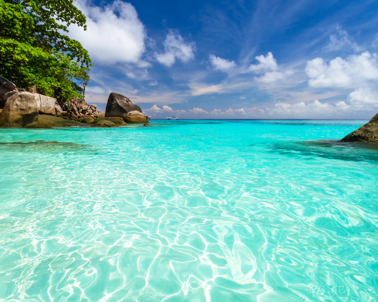 Голубая вода океана в тропиках, Таиланд